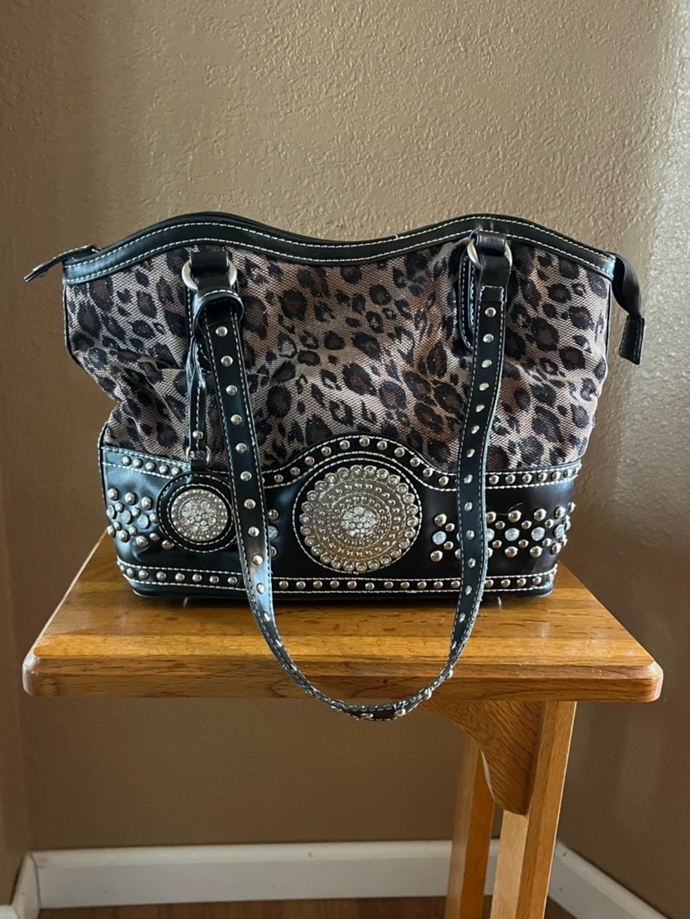 Blazin Roxx Leopard Print Bling Purse.